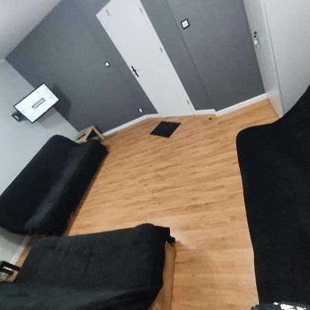 3030 Jana Spychalskiego 32 - Tanie Pokoje W Apartamencie - Samodzielne Zameldowanie - Self Check In Poznan Ngoại thất bức ảnh