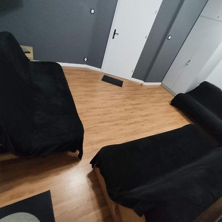 3030 Jana Spychalskiego 32 - Tanie Pokoje W Apartamencie - Samodzielne Zameldowanie - Self Check In Poznan Ngoại thất bức ảnh