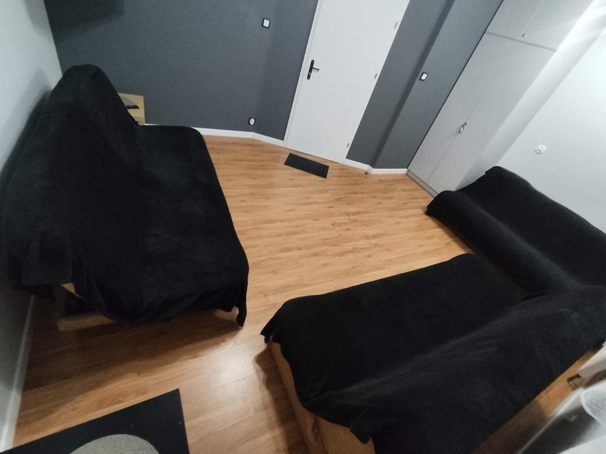 3030 Jana Spychalskiego 32 - Tanie Pokoje W Apartamencie - Samodzielne Zameldowanie - Self Check In Poznan Ngoại thất bức ảnh