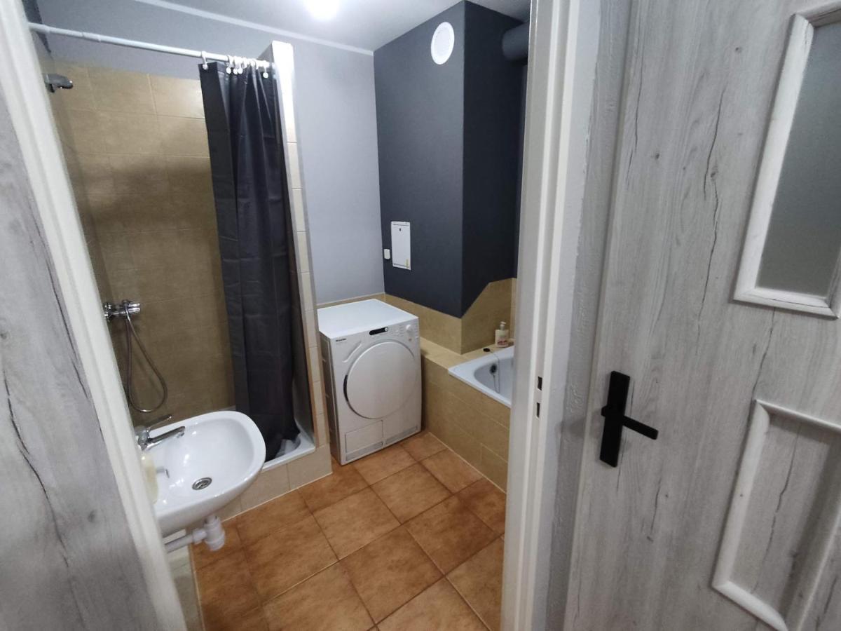 3030 Jana Spychalskiego 32 - Tanie Pokoje W Apartamencie - Samodzielne Zameldowanie - Self Check In Poznan Ngoại thất bức ảnh