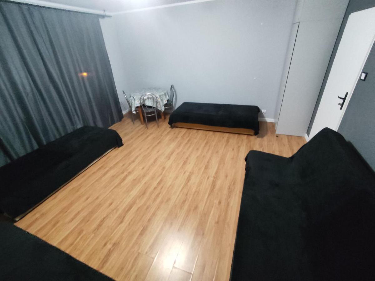 3030 Jana Spychalskiego 32 - Tanie Pokoje W Apartamencie - Samodzielne Zameldowanie - Self Check In Poznan Ngoại thất bức ảnh