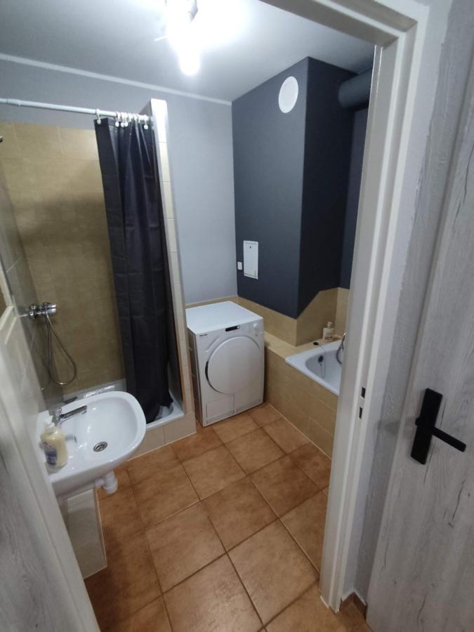 3030 Jana Spychalskiego 32 - Tanie Pokoje W Apartamencie - Samodzielne Zameldowanie - Self Check In Poznan Ngoại thất bức ảnh